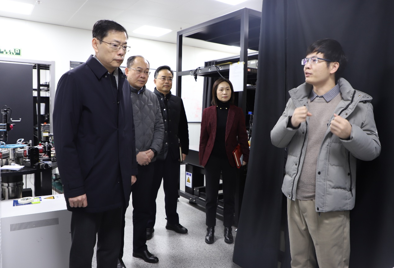 嘉定区委副书记吴杰一行调研嘉定校区-上海大学微电子学院
